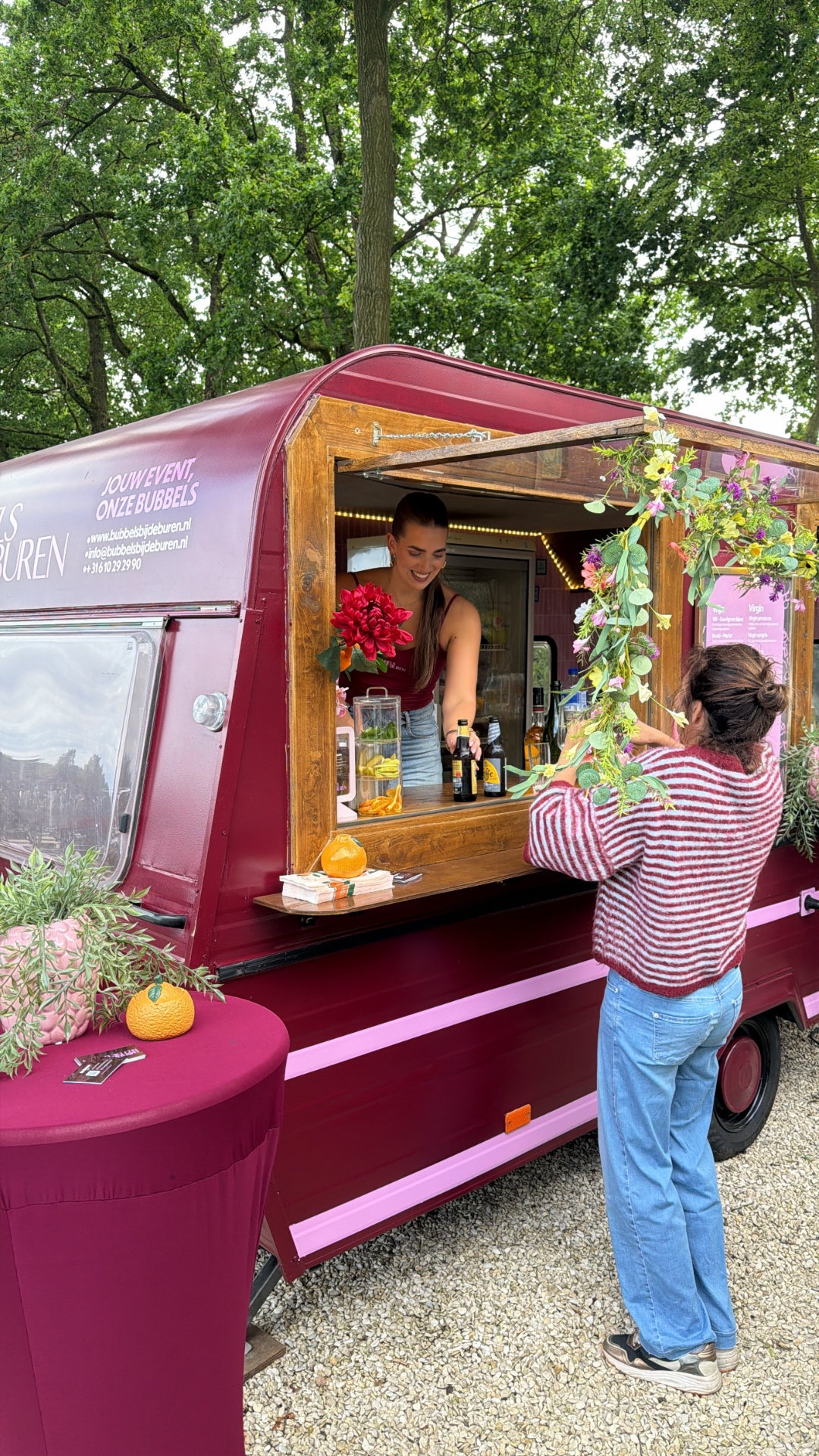 Onze dranktruck met bar en drankjes